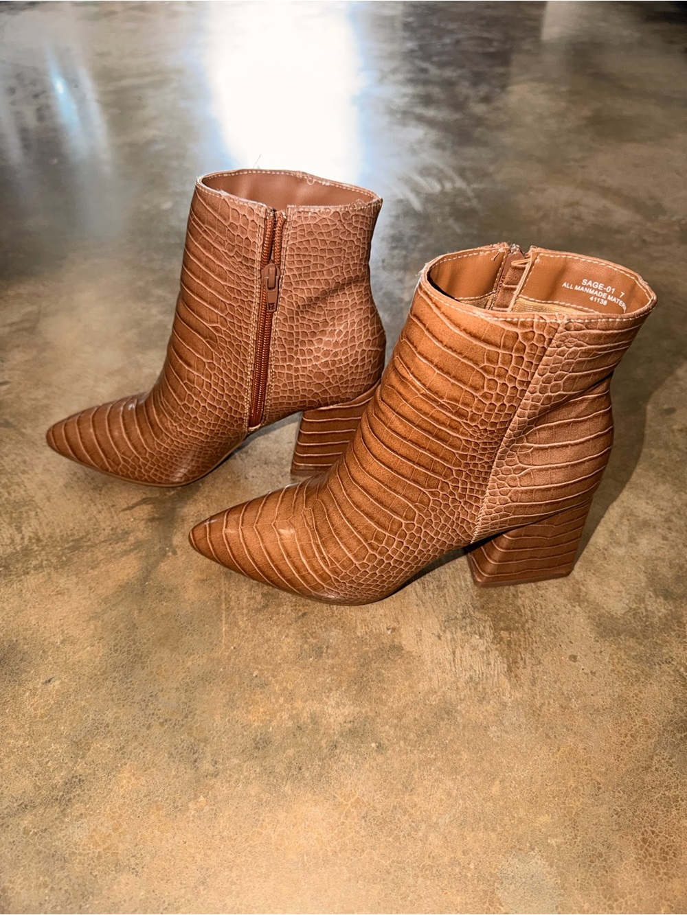 Bamboo Sage 01 Croc Embossed Pointed Toe Ankle Boots Brown Size 7 NWOB - Picture 5 of 9